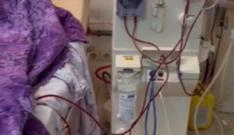 Séance de dialyse pour une personne malade au Mali