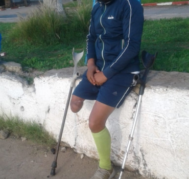 Offrons une prothèse de la jambe à Ayoub