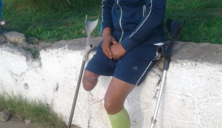 Offrons une prothèse de la jambe à Ayoub