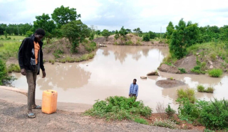 Pompe manuelle d'eau pour le village Gbokpo