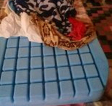 Cette dame malade a besoin de vous pour se soigner