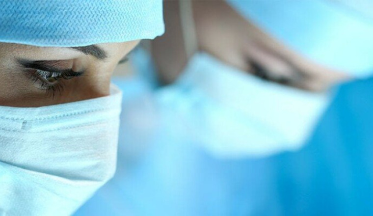 Chirurgie de tumeur d'un villageois de Taksbit