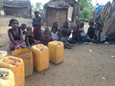 Better World  Madagascar Sud -10 Villages 10 puits