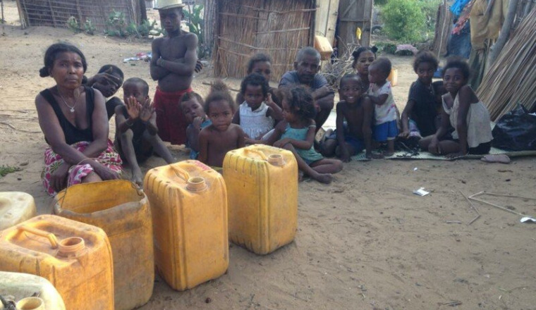 Better World  Madagascar Sud -10 Villages 10 puits
