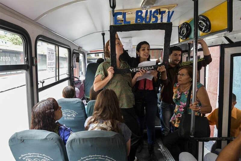 El Bus TV : L'information quoi qu'il en coûte