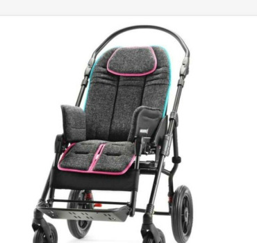 POUSSETTE POUR FILLE HANDICAPÉE