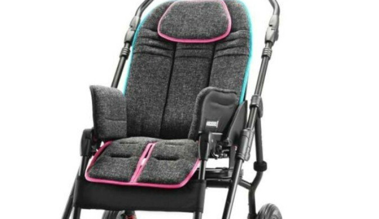 POUSSETTE POUR FILLE HANDICAPÉE
