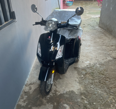 Scooter pour Abdellah el mkharchef