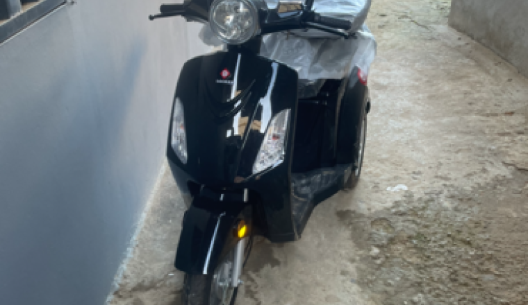 Scooter pour Abdellah el mkharchef