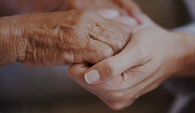 Frais médicaux pour une femme âgé de 76 ans