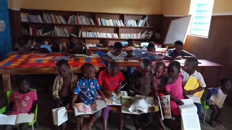 Une bibliothèque pour les enfants de l'AVEDEC Togo
