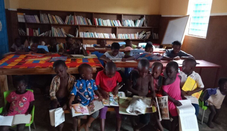Une bibliothèque pour les enfants de l'AVEDEC Togo