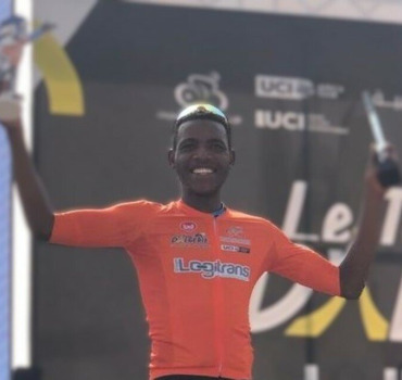 Un nouveau vélo pour Eric Manizabayo