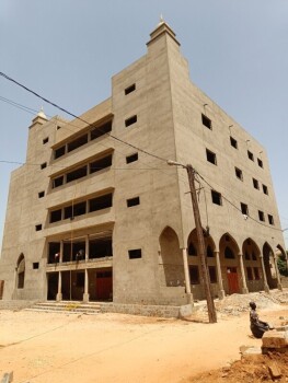 Mosquée et école privée pour les orphelins