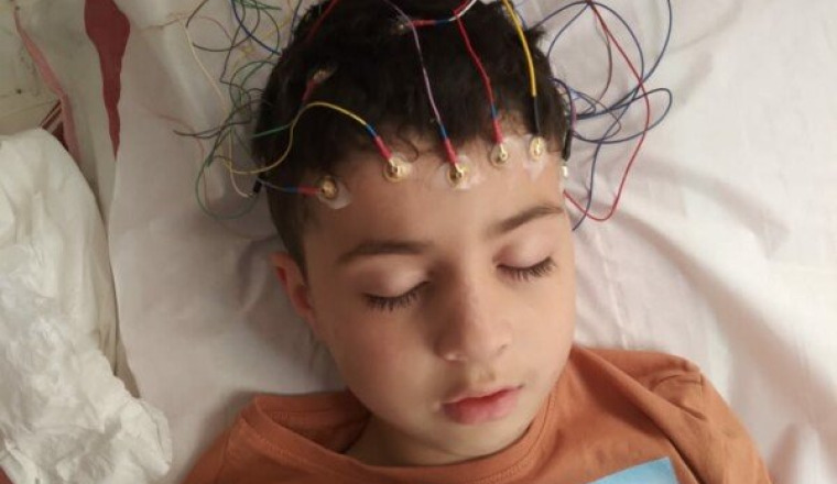 Aidez un garçon atteint  du syndrome de Lennox-Gas