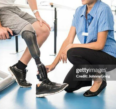 Une prothèse de jambe pour Amina
