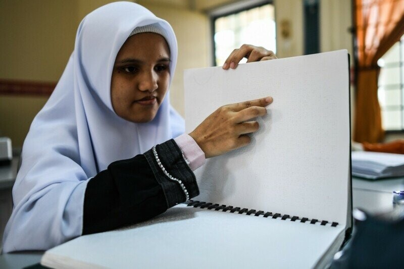 Offrons des Corans en braille pour les non-voyants