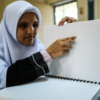 Offrons des Corans en braille pour les non-voyants