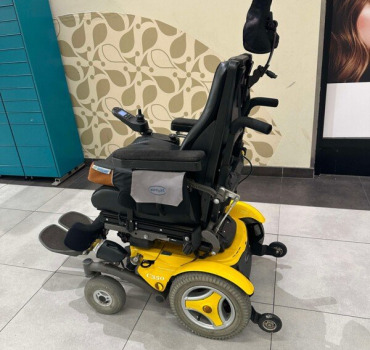 Aidons notre soeur à acquérir ce fauteuil roulant