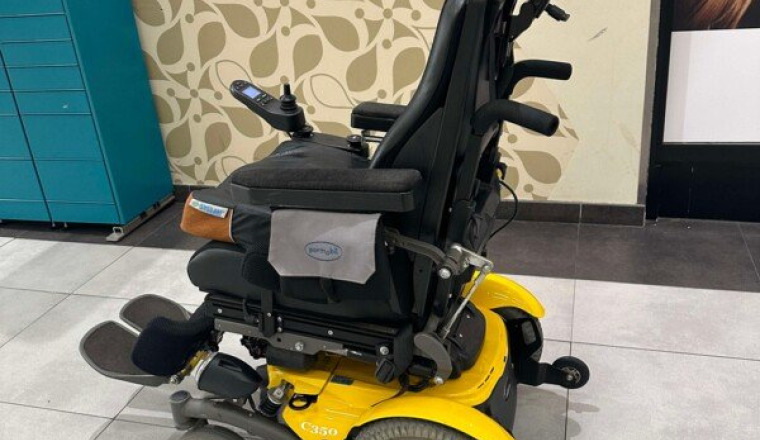 Aidons notre soeur à acquérir ce fauteuil roulant
