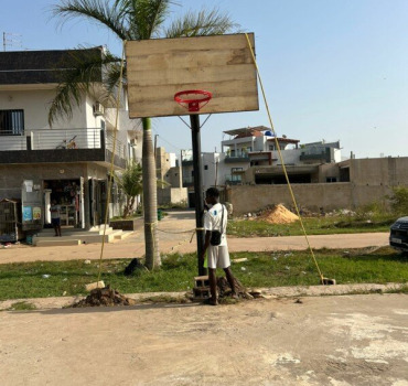 1 terrain de Basket pour des enfants passionnés