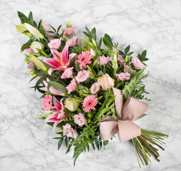 Gerbe de fleurs en l'hommage à la maman de Damien