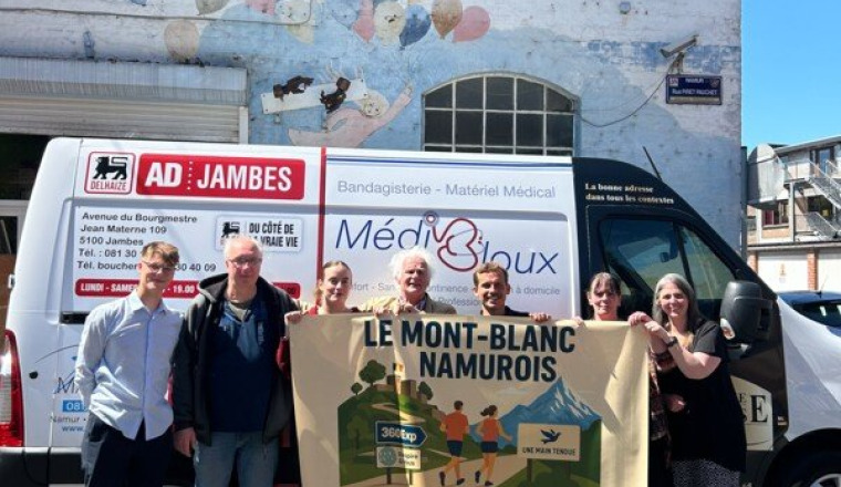 Une main tendue vers la consigne