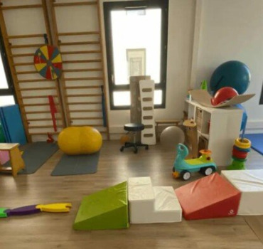 Aménagement salle kiné pédiatrique dans orphelinat