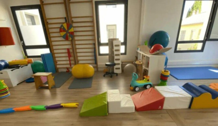 Aménagement salle kiné pédiatrique dans orphelinat