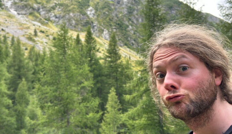 Un Jeremy à vélo