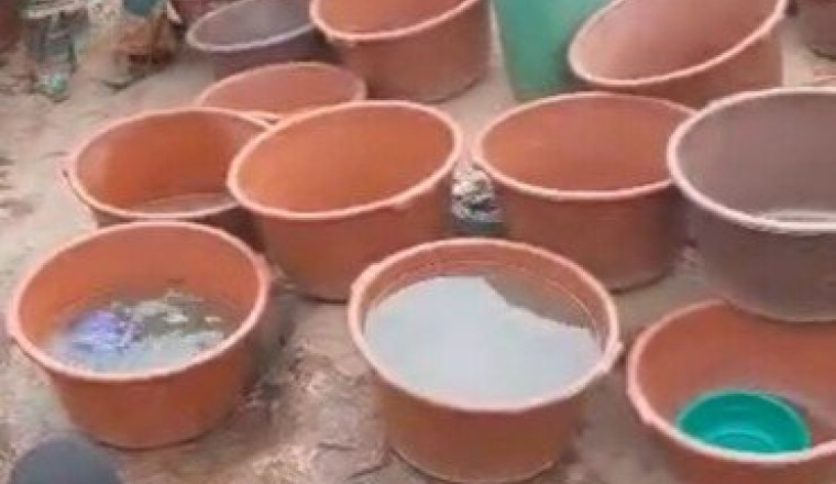 Accès à l’eau potable pour un village en Guinée.