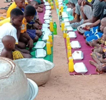 Offrir l'iftar dans une mosquée au Bénin