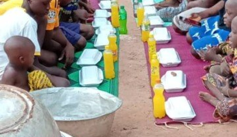 Offrir l'iftar dans une mosquée au Bénin