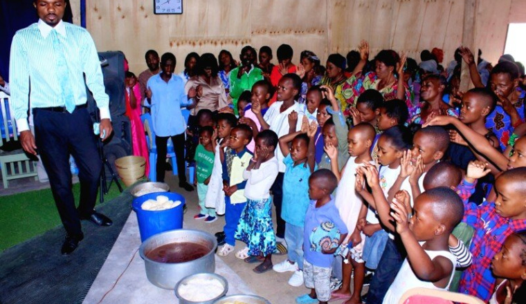 Collecte de Nourriture pour 300 Veuves et Orphelins 