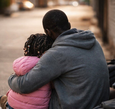 Urgence : un papa et sa fille de 8 ans à la rue