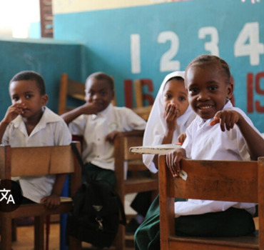 Tanzanie - Offrir des cadeaux dans une école