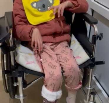 Des chaussures orthopédiques sur mesure pour Isra