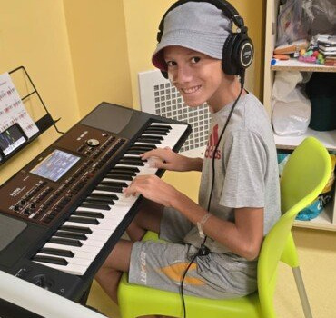 Un clavier pour Benjamin hospitalisé longtemps.
