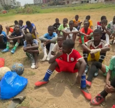Aidez les jeunes footballeurs du FC PRINCE