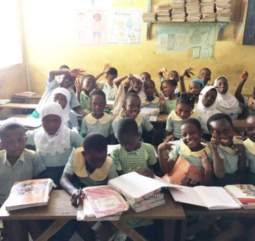 Efya dessine le français au Ghana
