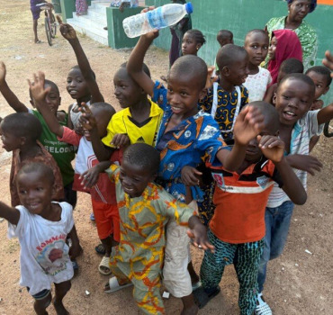 OPÉRATION SOLIDAIRE – 1€ POUR UN KIT SCOLAIRE 📚