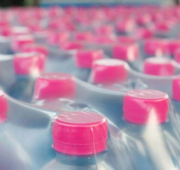 Distribution de palette d'eau dans les mosquées