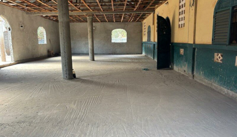 Finir la construction d'une mosquée à Kamsar