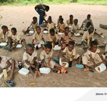 Repas chaud pour les enfants de la maternelle