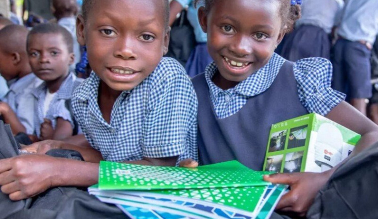 Fournitures scolaires pour des enfants en Haïti