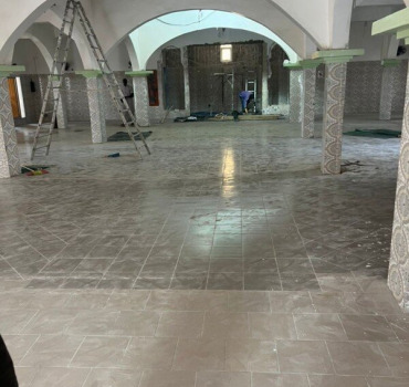 Finition pour une mosquée (tapis, ventilateur)