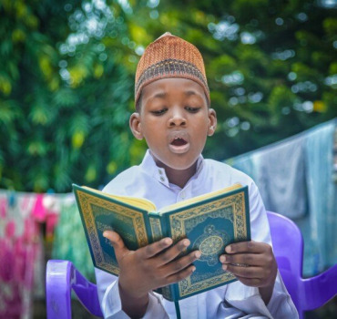 Dhul-Hija Offrons des Corans & Plantons des arbres