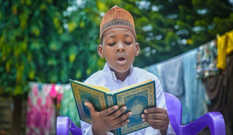 Dhul-Hija Offrons des Corans & Plantons des arbres