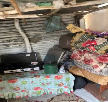 Un toit pour une famille pauvre et malade .